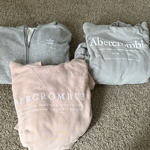 Abercrombie & Fitch Gray Sweatshirt